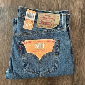 NWT Levi’s 501 Medium Wash Denim straight leg button fly Jeans SZ 34/36